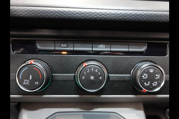 Volkswagen Transporter 2.0 150PK L2H1 Highline Automaat Dubbele Cabine Airco  Navi Parkeersensoren Camera Trekhaak Carplay