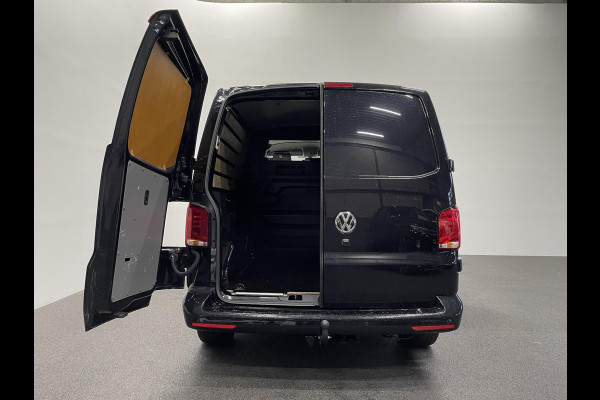 Volkswagen Transporter 2.0 150PK L2H1 Highline Automaat Dubbele Cabine Airco  Navi Parkeersensoren Camera Trekhaak Carplay