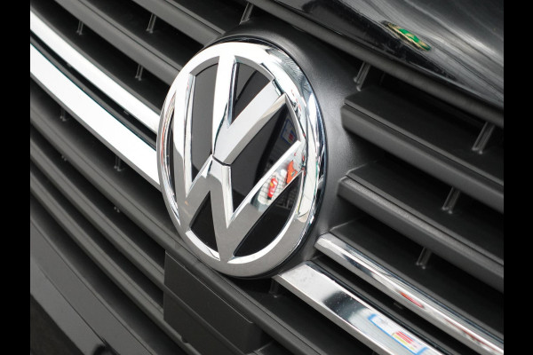 Volkswagen Transporter 2.0 150PK L2H1 Highline Automaat Dubbele Cabine Airco  Navi Parkeersensoren Camera Trekhaak Carplay