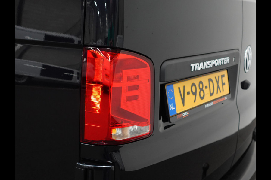 Volkswagen Transporter 2.0 150PK L2H1 Highline Automaat Dubbele Cabine Airco  Navi Parkeersensoren Camera Trekhaak Carplay