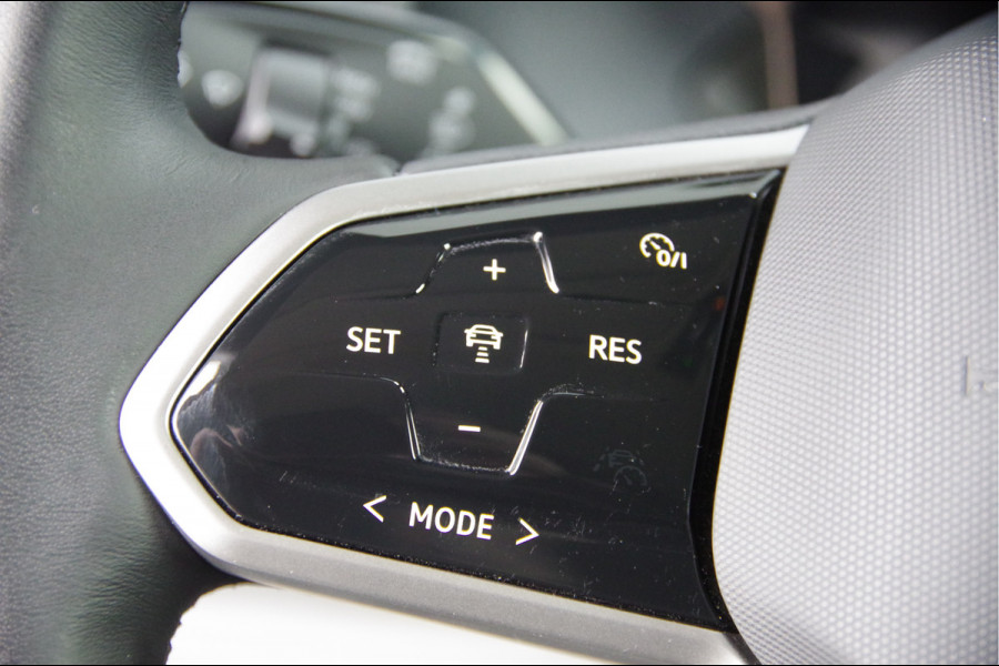 Volkswagen ID. Buzz Cargo 77 kWh 204PK, 3-ZITS, LED, ADAPT. CRUISE, CAMERA, STOELVERWARMING, STUURVERWARMING, CARPLAY, ELEKTR. ACHTERKLEP, PARKEERSE