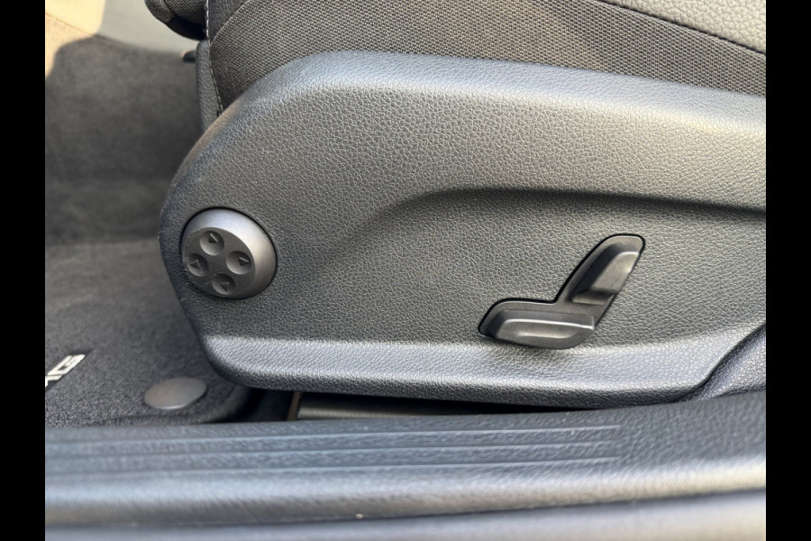 Mercedes-Benz C-Klasse Estate 180 Business AMG / Automaat / Panorama / Elek. stoelen / Parkassist / 19'' LM