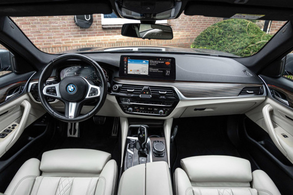 BMW 5 Serie Touring 530e Business Edition Plus M-Sport Laser Pano Memory Leder 19''
