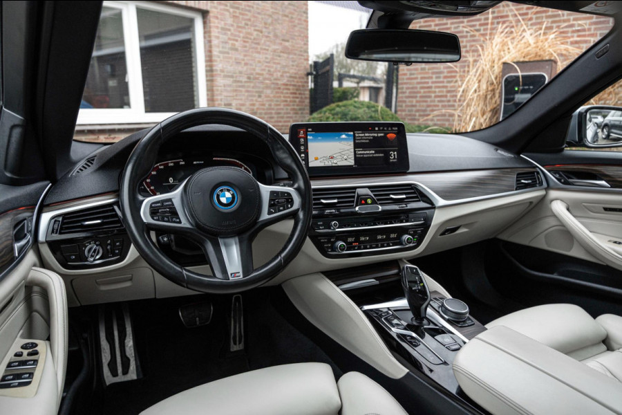 BMW 5 Serie Touring 530e Business Edition Plus M-Sport Laser Pano Memory Leder 19''