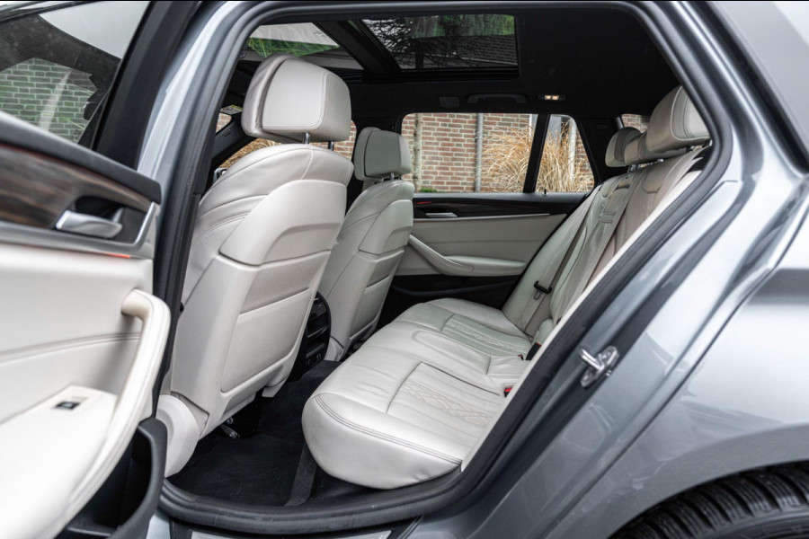 BMW 5 Serie Touring 530e Business Edition Plus M-Sport Laser Pano Memory Leder 19''