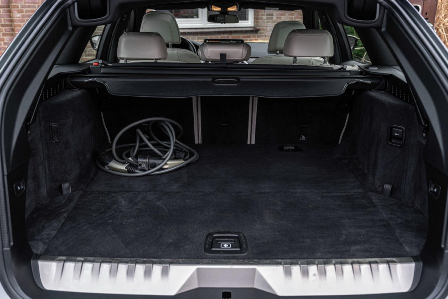 BMW 5 Serie Touring 530e Business Edition Plus M-Sport Laser Pano Memory Leder 19''
