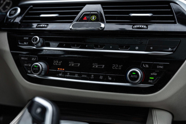 BMW 5 Serie Touring 530e Business Edition Plus M-Sport Laser Pano Memory Leder 19''