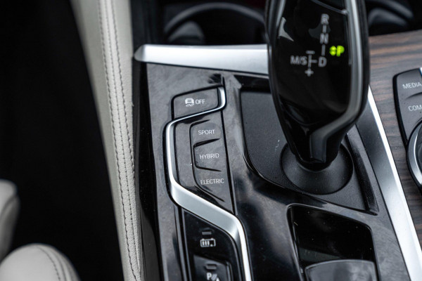 BMW 5 Serie Touring 530e Business Edition Plus M-Sport Laser Pano Memory Leder 19''