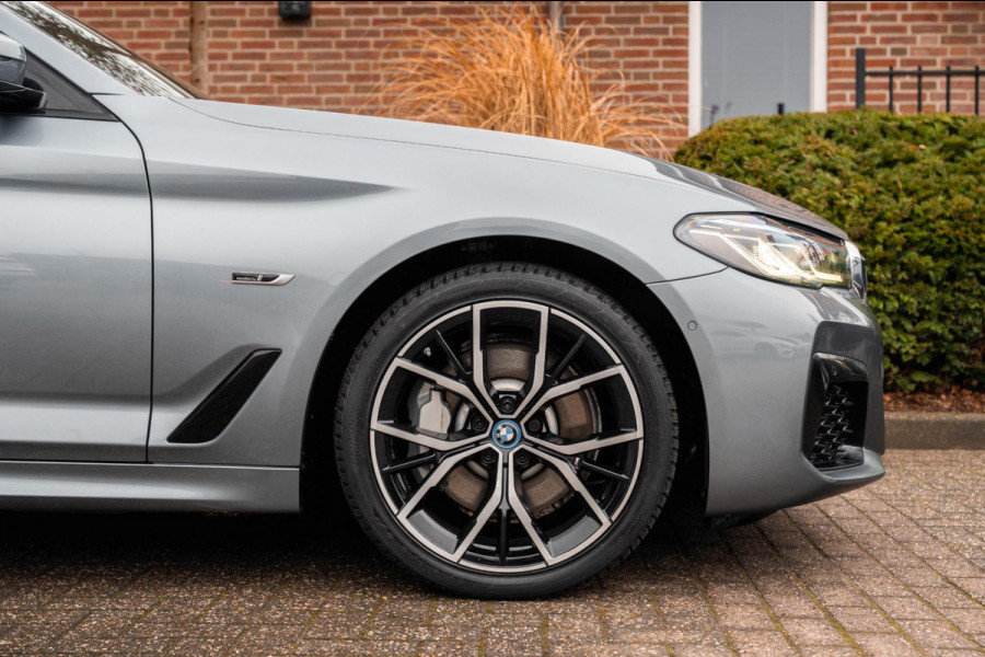 BMW 5 Serie Touring 530e Business Edition Plus M-Sport Laser Pano Memory Leder 19''