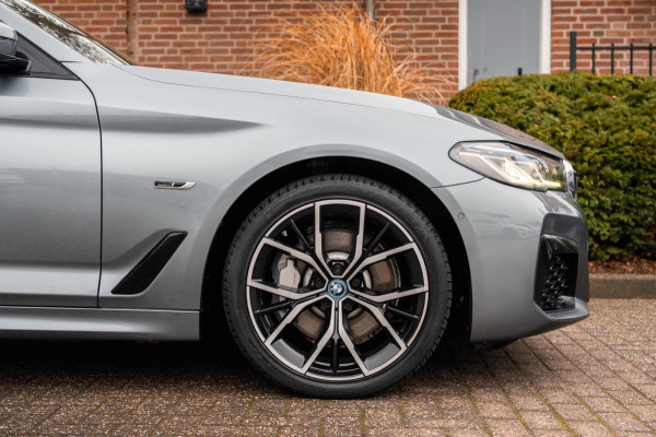 BMW 5 Serie Touring 530e Business Edition Plus M-Sport Laser Pano Memory Leder 19''
