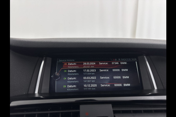 BMW X4 xDrive20d M-Sportpack High Executive Black-Edition Aut. *PANO | LEATHER | BI-XENON | ADAPTIVE-CRUISE | KEYLESS | HEATED-SPORTSEATS | NAVI-FULLMAP | CAMERA | ECC | HEAD-UP | PDC | SHIFTPADDLES | TOWBAR | PRIVACYGLASS | 20''ALU *