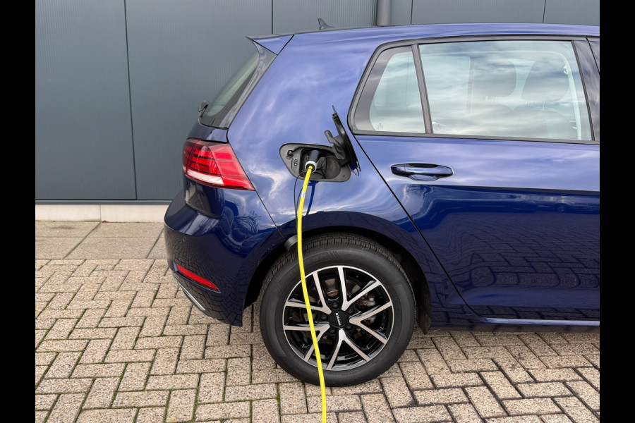 Volkswagen e-Golf E-Golf * Navigatie * Camera * Led * Allseason banden *