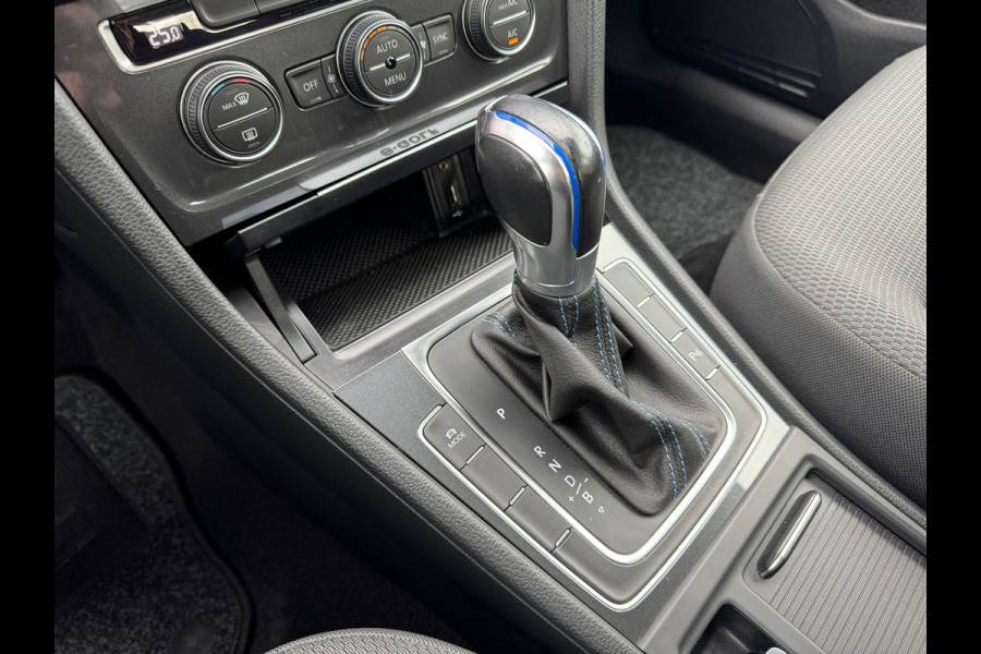 Volkswagen e-Golf E-Golf * Navigatie * Camera * Led * Allseason banden *