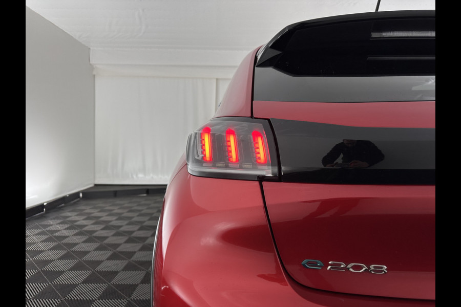 Peugeot e-208 EV GT Pack 50 kWh [ 3-Fase-11kW ] {SOH-88%] (INCL-BTW) *FULL-LED | DIGI-COCKPIT | BLINDSPOT | CAMERA | LEATHER-ALCANTARA | AMBIENTLIGHT | NAVI-FULLMAP | LANE-ASSIST | KEYLESS | DAB | CCS-FASTLOADER | HEATED-SPORTSEATS | 17''ALU*