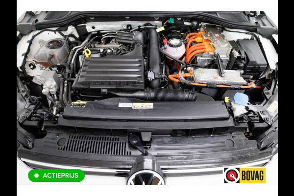 Volkswagen Golf 1.4 eHybrid 204 PK | Camera | Elec. Ergo best. stoel met geheugen en massage | Adap.Cruise, Travelassist, Navigatie, App. connect, IQ Led