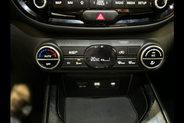 Kia e-Soul DynamicPlusLine 64 kWh Parkeercamera | Navigatie | Panoramadak Soh (batterijcheck) Waarde 97,7 %