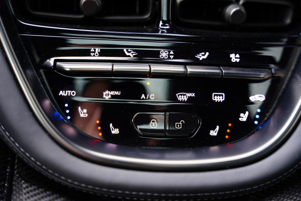 Aston Martin Dbx 4.0 V8 707 / Carbon / Elek. Trekhaak
