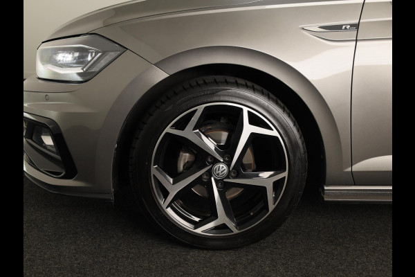 Volkswagen Polo 1.0 TSI Highline 95PK | Panoramadak | Parkeersensoren | R-Line | Digitaal dashboard | Led | Camera
