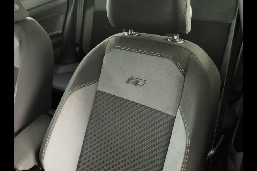 Volkswagen Polo 1.0 TSI Highline 95PK | Panoramadak | Parkeersensoren | R-Line | Digitaal dashboard | Led | Camera