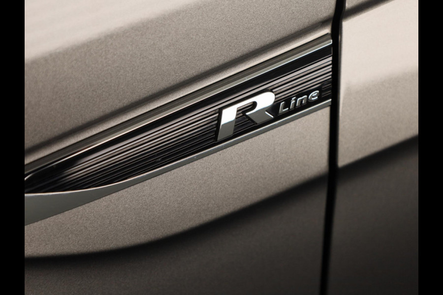 Volkswagen Polo 1.0 TSI Highline 95PK | Panoramadak | Parkeersensoren | R-Line | Digitaal dashboard | Led | Camera