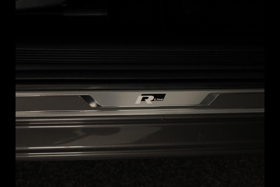 Volkswagen Polo 1.0 TSI Highline 95PK | Panoramadak | Parkeersensoren | R-Line | Digitaal dashboard | Led | Camera