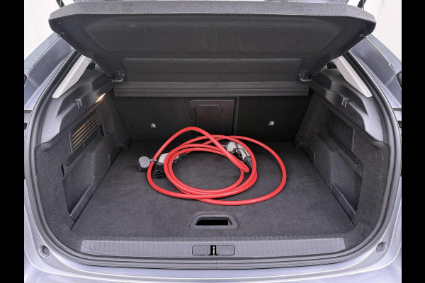 Citroën Ë-C4 Shine 50 kWh SOH 98% 3-FASE LADER | stuur + stoel verwarming | trekhaak | head-up display | Camera | keyles start & go | dodehoek | Rijklaar geleverd met 12 maanden BOVAG-garantie