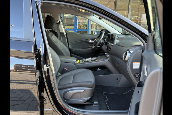 Hyundai KONA ELECTRIC Comfort 64 kWh | Stoelverwarming | Camera |  Audio-navigatiesysteem | Automatische airconditioning