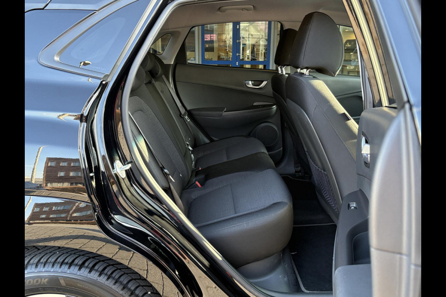 Hyundai KONA ELECTRIC Comfort 64 kWh | Stoelverwarming | Camera |  Audio-navigatiesysteem | Automatische airconditioning