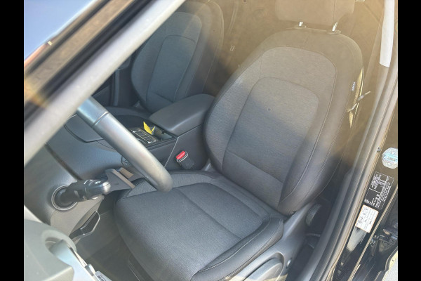 Hyundai KONA ELECTRIC Comfort 64 kWh | Stoelverwarming | Camera |  Audio-navigatiesysteem | Automatische airconditioning