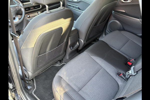 Hyundai KONA ELECTRIC Comfort 64 kWh | Stoelverwarming | Camera |  Audio-navigatiesysteem | Automatische airconditioning