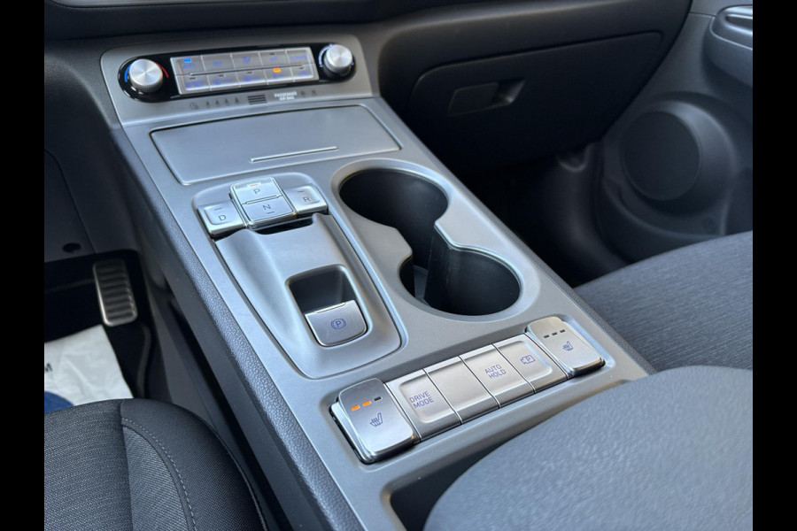 Hyundai KONA ELECTRIC Comfort 64 kWh | Stoelverwarming | Camera |  Audio-navigatiesysteem | Automatische airconditioning