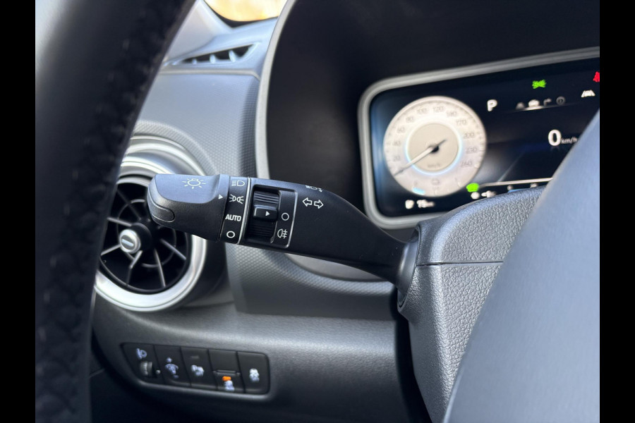 Hyundai KONA ELECTRIC Comfort 64 kWh | Stoelverwarming | Camera |  Audio-navigatiesysteem | Automatische airconditioning