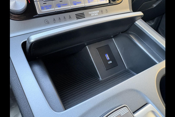 Hyundai KONA ELECTRIC Comfort 64 kWh | Stoelverwarming | Camera |  Audio-navigatiesysteem | Automatische airconditioning