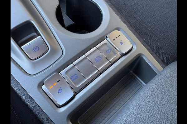 Hyundai KONA ELECTRIC Comfort 64 kWh | Stoelverwarming | Camera |  Audio-navigatiesysteem | Automatische airconditioning