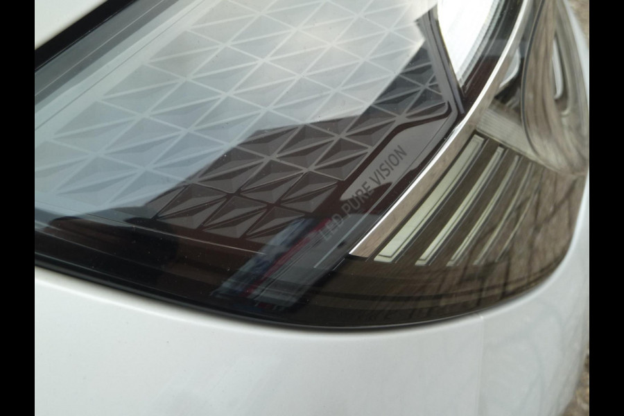 Renault Captur 1.3 TCe 140 Intens Aut.|Navi|Camera|Trekhaak|Climate-Control|LED|Keyless-Entry/Go