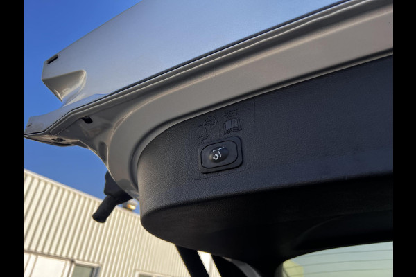 Ford Kuga 1.5 EcoBoost Titanium | 150 pk | Verwarmde voorstoelen | Trekhaak uitklapbaar | Sony audio installatie |