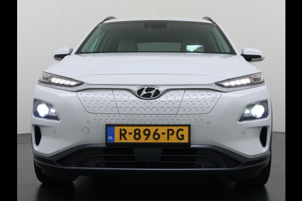 Hyundai Kona EV Premium 64 kWh SOH 100% | 3-FASE | WARMTEPOMP | LEDER | STOEL VERWARM, VENTILATIE | CAMERA | RIJKLAAR INCL. 12 MND BOVAG GARANTIE