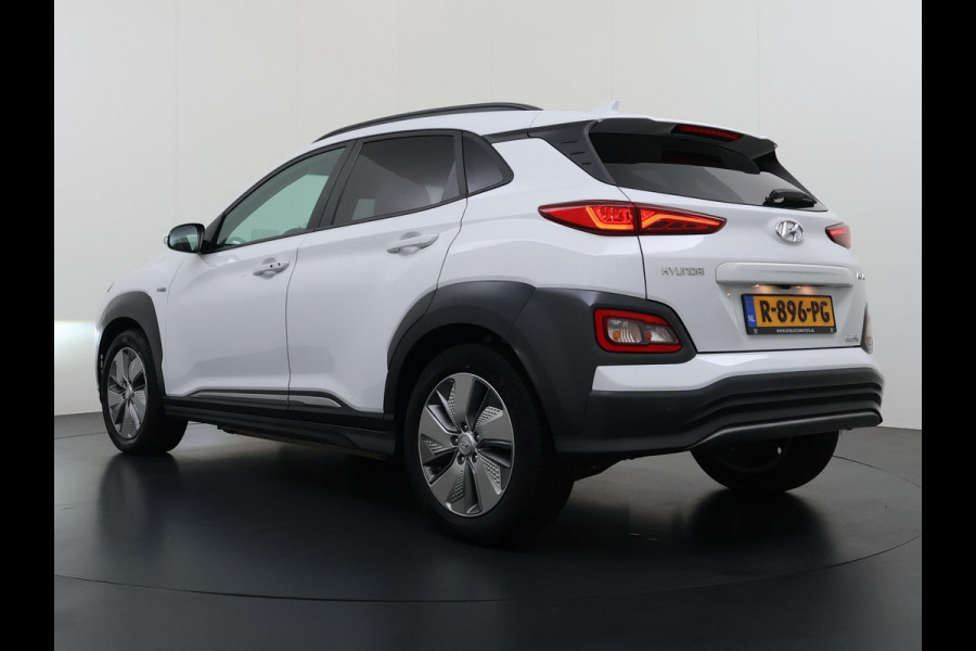 Hyundai Kona EV Premium 64 kWh SOH 100% | 3-FASE | WARMTEPOMP | LEDER | STOEL VERWARM, VENTILATIE | CAMERA | RIJKLAAR INCL. 12 MND BOVAG GARANTIE