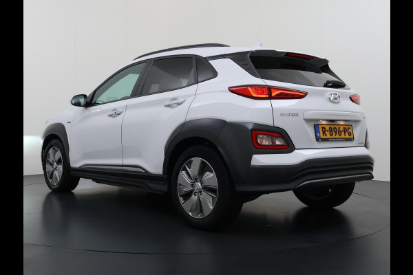 Hyundai Kona EV Premium 64 kWh SOH 100% | 3-FASE | WARMTEPOMP | LEDER | STOEL VERWARM, VENTILATIE | CAMERA | RIJKLAAR INCL. 12 MND BOVAG GARANTIE