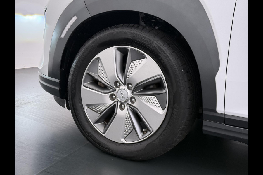 Hyundai Kona EV Premium 64 kWh SOH 100% | 3-FASE | WARMTEPOMP | LEDER | STOEL VERWARM, VENTILATIE | CAMERA | RIJKLAAR INCL. 12 MND BOVAG GARANTIE