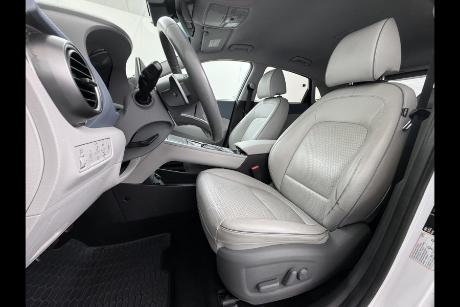 Hyundai Kona EV Premium 64 kWh SOH 100% | 3-FASE | WARMTEPOMP | LEDER | STOEL VERWARM, VENTILATIE | CAMERA | RIJKLAAR INCL. 12 MND BOVAG GARANTIE