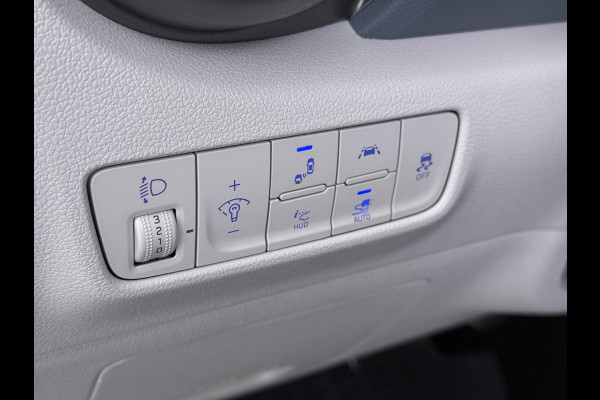 Hyundai Kona EV Premium 64 kWh SOH 100% | 3-FASE | WARMTEPOMP | LEDER | STOEL VERWARM, VENTILATIE | CAMERA | RIJKLAAR INCL. 12 MND BOVAG GARANTIE