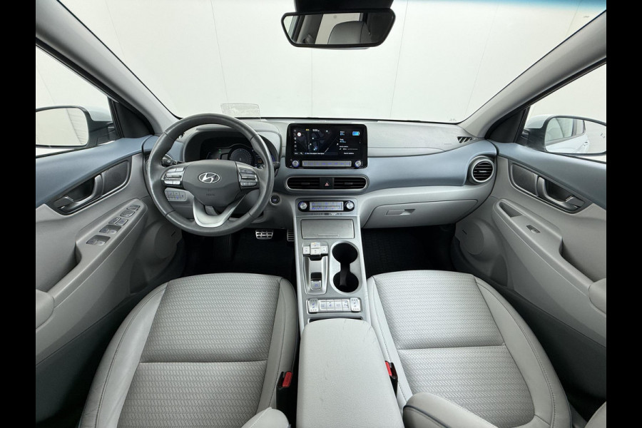 Hyundai Kona EV Premium 64 kWh SOH 100% | 3-FASE | WARMTEPOMP | LEDER | STOEL VERWARM, VENTILATIE | CAMERA | RIJKLAAR INCL. 12 MND BOVAG GARANTIE
