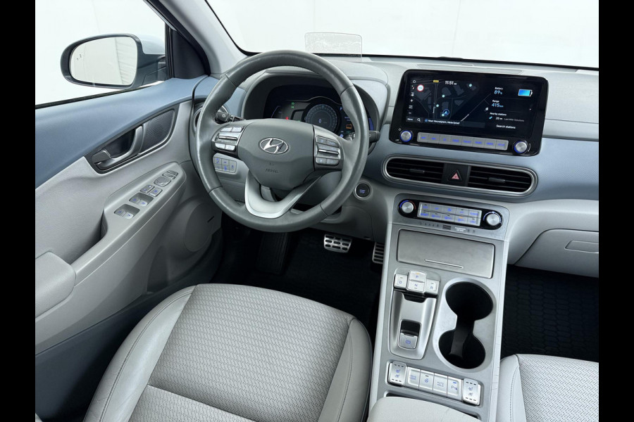 Hyundai Kona EV Premium 64 kWh SOH 100% | 3-FASE | WARMTEPOMP | LEDER | STOEL VERWARM, VENTILATIE | CAMERA | RIJKLAAR INCL. 12 MND BOVAG GARANTIE