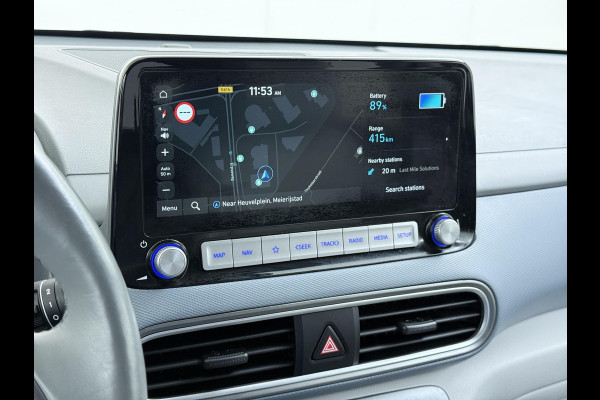 Hyundai Kona EV Premium 64 kWh SOH 100% | 3-FASE | WARMTEPOMP | LEDER | STOEL VERWARM, VENTILATIE | CAMERA | RIJKLAAR INCL. 12 MND BOVAG GARANTIE