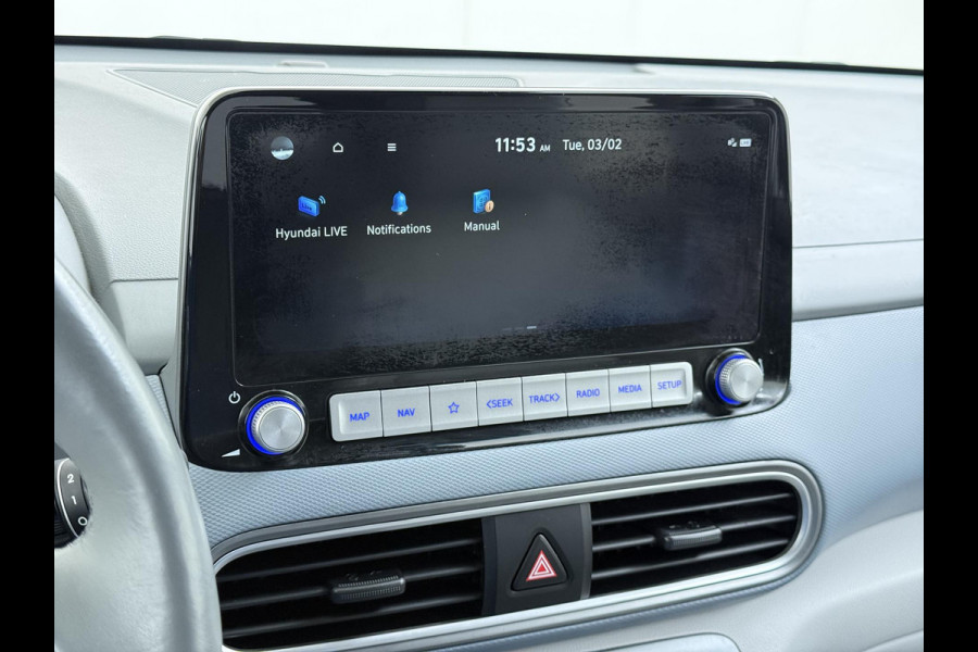 Hyundai Kona EV Premium 64 kWh SOH 100% | 3-FASE | WARMTEPOMP | LEDER | STOEL VERWARM, VENTILATIE | CAMERA | RIJKLAAR INCL. 12 MND BOVAG GARANTIE