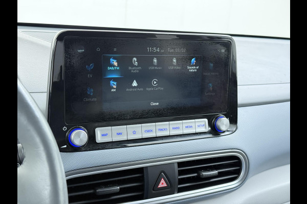 Hyundai Kona EV Premium 64 kWh SOH 100% | 3-FASE | WARMTEPOMP | LEDER | STOEL VERWARM, VENTILATIE | CAMERA | RIJKLAAR INCL. 12 MND BOVAG GARANTIE