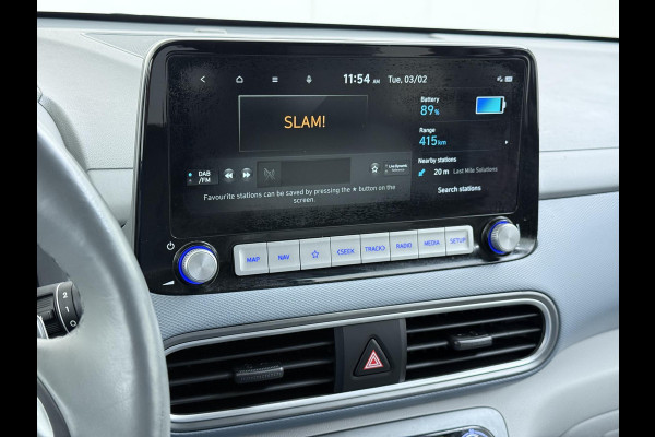Hyundai Kona EV Premium 64 kWh SOH 100% | 3-FASE | WARMTEPOMP | LEDER | STOEL VERWARM, VENTILATIE | CAMERA | RIJKLAAR INCL. 12 MND BOVAG GARANTIE