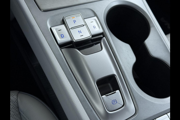 Hyundai Kona EV Premium 64 kWh SOH 100% | 3-FASE | WARMTEPOMP | LEDER | STOEL VERWARM, VENTILATIE | CAMERA | RIJKLAAR INCL. 12 MND BOVAG GARANTIE