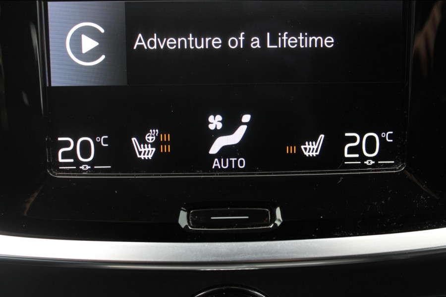 Volvo V60 B3 163PK Automaat Momentum Advantage Lederen bekleding / Apple Carplay / Cruise control / Stoelverwarming / Stuurwielverwarming / lichtmetalen velgen / Road Sign information